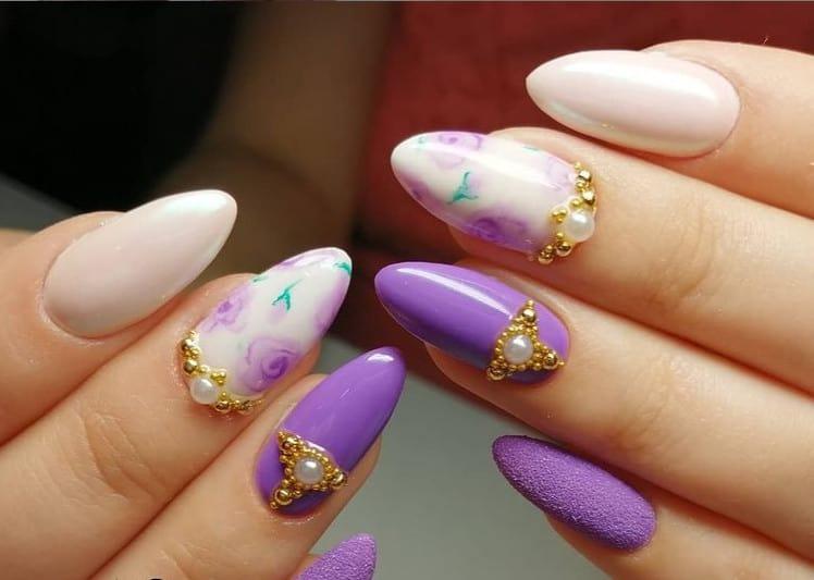Стильные фиолетовые ногти 2022: 25 ярких примеров