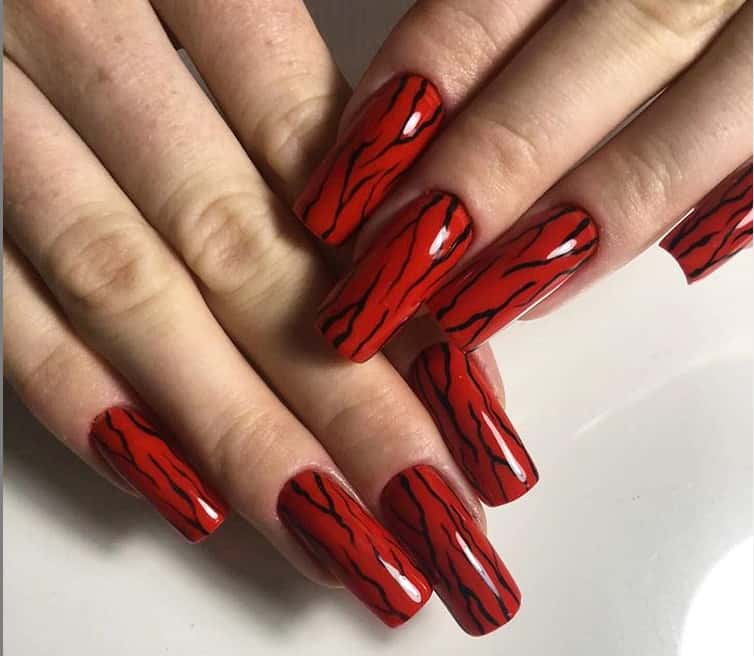 Новые 23 свежих тренда для красных ногти 2023